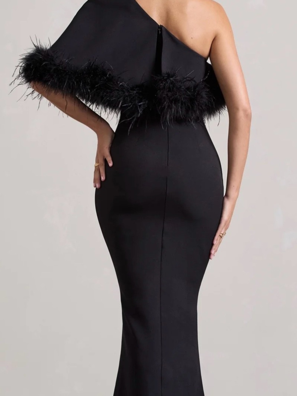 Elegant One-Shoulder Black Feather-Trim Evening Dress - Picture 4 of 4